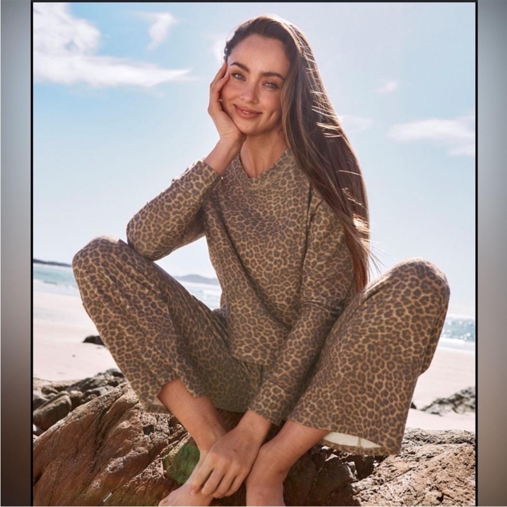 Beyond Yoga Women's Brushed Up Cropped Pullover Pant Set Classic leopard size 3X